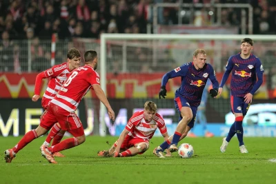 Bundesliqada qar səbəbindən iki oyun təxirə salınıb