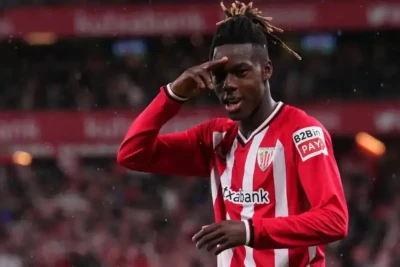 PSJ Xviça Kvaratsxeliyanı əvəz edə biləcək futbolçu axtarışına çıxıb