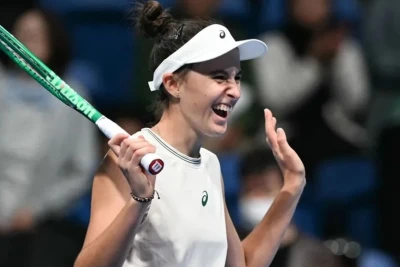17 yaşlı Slovak tennisçi Mia Poqankova Tokioda Naomi Osakayı məğlub etdi