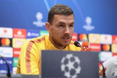 "Fiorentina"nın Edin Dzekoya təklif etdiyi maaş məlum oldu
