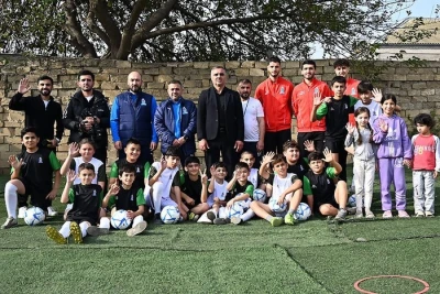Millimizin üzvləri Kürdəxanıda yeniyetmə futbolçularla görüşüb, onlarla məşq ediblər