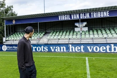 "Qarabağ"ın ÇL rəqibi "Liverpul"un kapitanı Van Deykə keçmiş klubundan hədiyyə