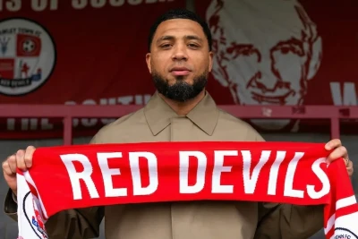 Kolin Kazım Riçards "Krouli Taun" klubunun baş məşqçisi təyin edilib