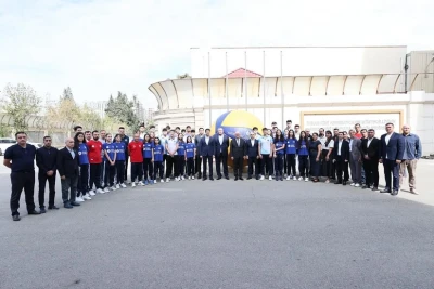 Federasiya prezidenti Şahin Bağırov III MDB Oyunlarına gedən voleybolçularla görüşdü