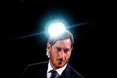 Totti "Roma"ya direktor kimi qayıdışını müzakirə edir