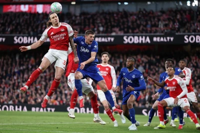 "Arsenal" "Everton"u son dəqiqələrdə vurulan qollarla məğlub edib