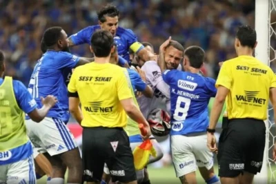 Mineiro Çempionatının Finalında Kütləvi Dava: 23 Futbolçu Qırmızı Vərəqə Alıb