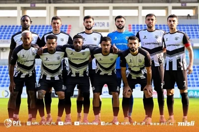 "Karvan-Yevlax" üç futbolçu və baş məşqçi ilə yollarını ayırdı