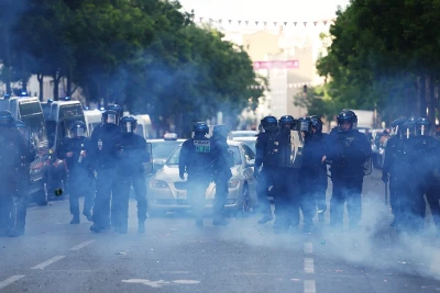 PSJ azarkeşlərinin iğtişaşları nəticəsində Parisdə polis əməkdaşları yaralanıb, yüzlərlə insan saxlanılıb