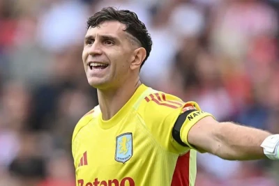 "İnter" Yann Zommerin əvəzinə Emiliano Martinesini almaq istəyir