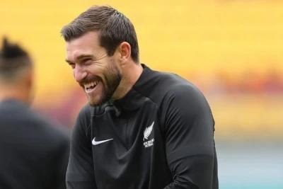 Sosial Şəbəkələrdə Ani Populyarlıq Qazanan Yeni Zelandiyalı Futbolçu - FOTO