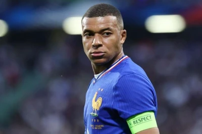 Mbappe gipsdə: Zədəli ulduz komanda yoldaşları ilə birgə - FOTO