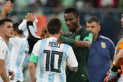 Con Obi Mikel Messinin mükafatı dəyişmək təklifini xatırlayıb