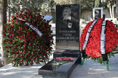 Futbol ictimaiyyətinin nümayəndələri Tofiq Bəhramovun məzarını ziyarət ediblər