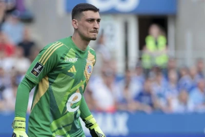 "Bornmut" "Çelsi"nin qapıçısı Corce Petroviçi transfer edib