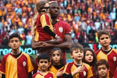 Osimhen "Əl-Hilal"ın təklifini qəbul etmir, transfer təhlükədə