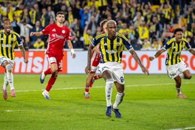 "Fənərbaxça" "Antalyaspor"u 2:0 hesabı ilə məğlub etdi