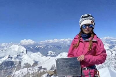 Pobeda zirvəsində ilişən rusiyalı alpinist dünyasını dəyişdi