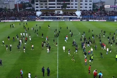 CAF Konfederasiya Kubokunda İğtişaş: Azarkeşlər Meydana Doldu - VİDEO