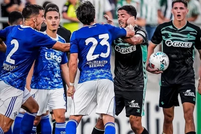 "Komo" və "Betis"in yoxlama oyununda futbolçular dava salıblar, iki qırmızı vərəqə göstərilib