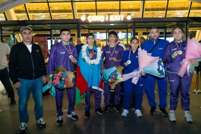 Avropa çempionatında uğur qazanan Azərbaycan gənclər boks yığması Vətənə qayıdıb