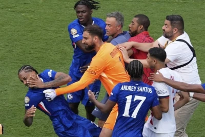 Luis Enrike "Çelsi"nin futbolçusuna zərbə endirdi, futbolçular arasında dava düşdü