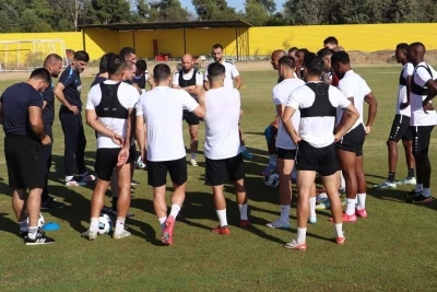 "Araz Naxçıvan"ın "Aris"lə oyunu öncəsi son məşqi / "Araz Naxçıvan"-ın "Aris" ilə oyunu öncəsi son məşqi