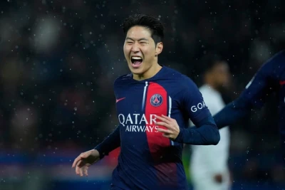 Li Kan İn Asiyada ilin futbolçusu seçildi