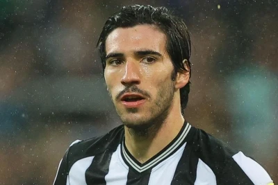 Sandro Tonali "Nyukasl" ilə müqaviləsinin müddətini uzatmaq qərarına gəlib