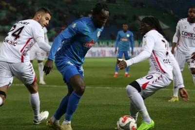"Rizespor" "Samsunspor"u darmadağın etdi: Türkiyə Superliqasında təxirə salınmış oyunun nəticəsi