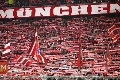 UEFA "Bavariya"nı "Sportinq" və "Arsenal" oyunlarındakı azarkeş davranışına görə cəzalandırıb