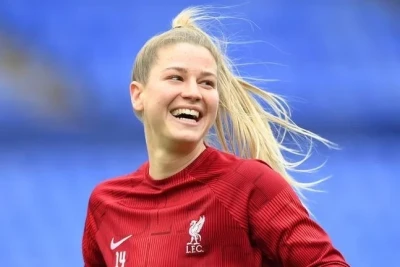 "Liverpul"lu futbolçu Mari Hobinqeri təqib edən şəxs məhkəmədə günahını etiraf edib