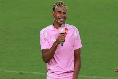 Lamin Yamaldan tarixin ən b&ouml;y&uuml;k futbol&ccedil;usu ilə bağlı a&ccedil;ıqlama