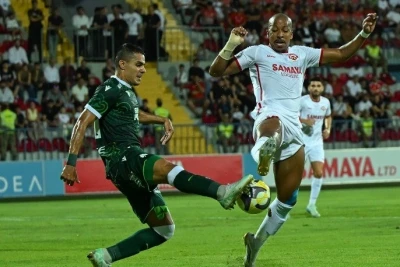 "Araz-Naxçıvan" "Omoniya"ya doğma meydanda darmadağın oldu