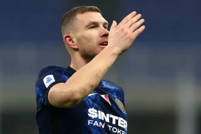 Edin Dzeko "Fiorentina" ilə bir illik m&uuml;qavilə imzalayıb