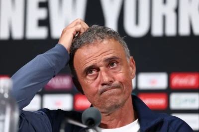 Luis Enrike velosiped qəzasında körpücük sümüyünü sındırıb