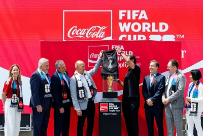 Futbol üzrə dünya çempionatının kuboku Torontoda nümayiş olunub