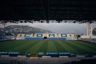 Fabreqasın təşəbbüsü ilə "Komо" stadionunda meydança genişləndirildi: Cinahlardan oyun məhdudlaşdırılır