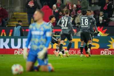 "Ayntraxt Frankfurt" "Köln"ü 4 qolla məğlub etdi