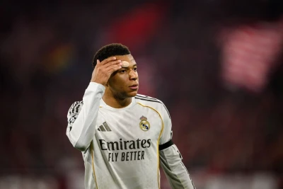 Mbappe "Atletik Bilbao"ya qolundan sonra Arbeloa ilə barışdı: Əvvəlki münaqişədən sonra qucaqlaşma - FOTO