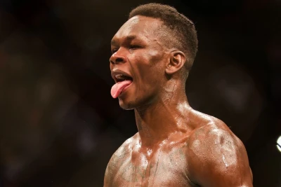 Adesanya Ağ Evdə döyüşmək istəyir, amma siyasətçilər üçün yox