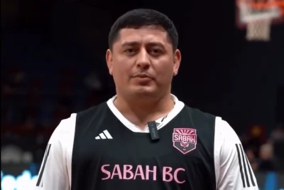 Rəsul Çunayev basketbol meydançasında: Güləşdən basketbola sevgi - VİDEO