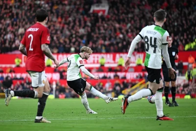 Xarvi Elliott Liverpuldan Valensiyaya icarəyə keçir