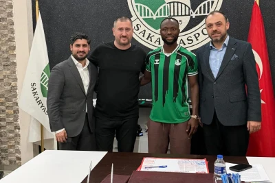 Ovusu Kvabena karyerasını "Sakaryaspor"da davam etdirəcək