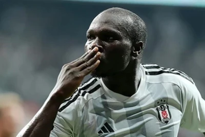 Vensan Abubakar "Neftçi" azarkeşlərinə səsləndi: "Sizin üçün gəlirəm, görüşərik!"