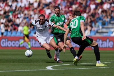 Seria A: "Milan" azlıqda "Sassuolo"ya məğlub oldu, "Bolonya" və "Kalyari" heç-heçə etdi