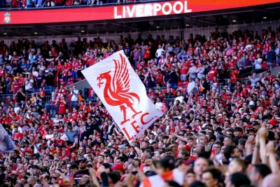 "Liverpul" azarkeşi formaları ilə Ginnesin Rekordlar Kitabına düşüb