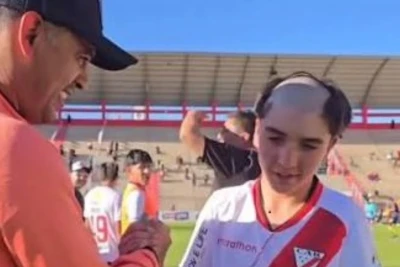 14‑yaşlı Leandro Lara Boliviya çempionatında debüt etdi, saç düzümü və ata‑vəzifəsi müzakirə yaradır