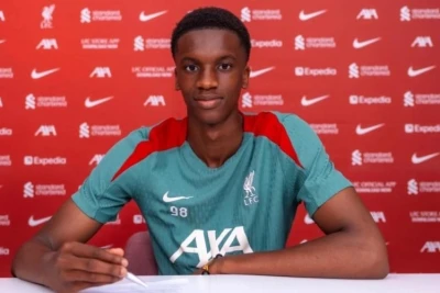 "Liverpul" Trey Nioni ilə müqavilə müddətini uzadıb