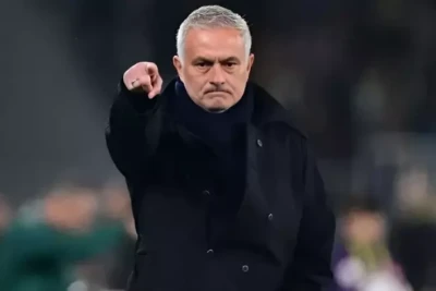 Mourinyo "Fənərbaxça"nın oyunçularının yarısını göndərəcək